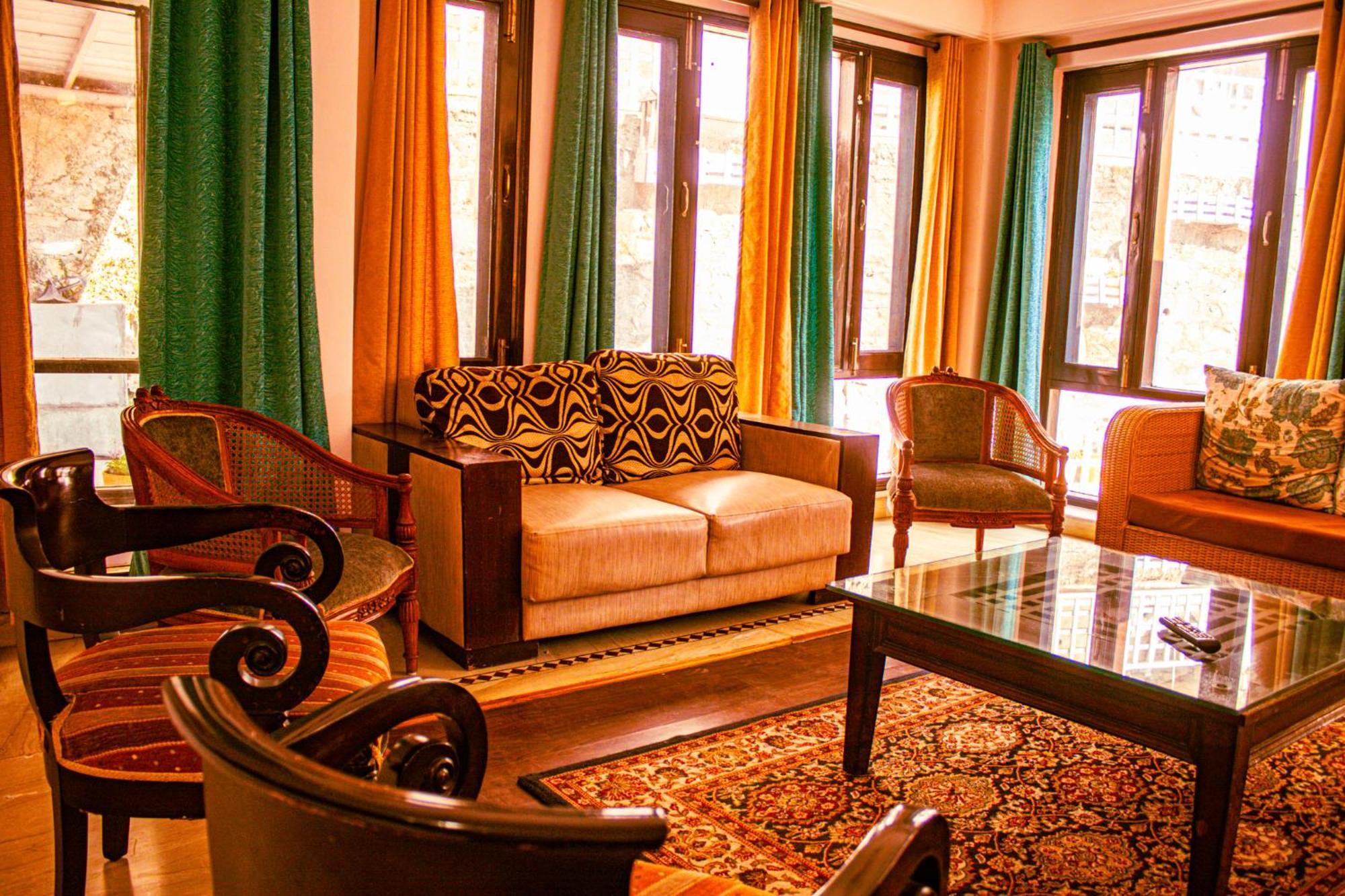 Whispering Pines Villa Shimla Eksteriør billede